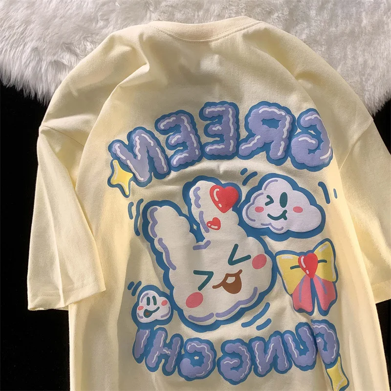 

Женская футболка с коротким рукавом, круглым вырезом и принтом