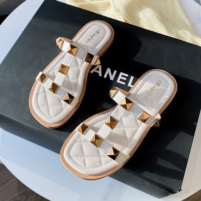 

2022 New summer flat riveted slippers for women Korean fashion brand design sandals Casual outdoor shoes Free shipping