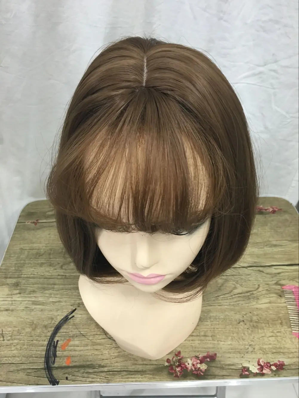 Рисунок 4 - Натуральные волнистые женские короткие коричневые бобы