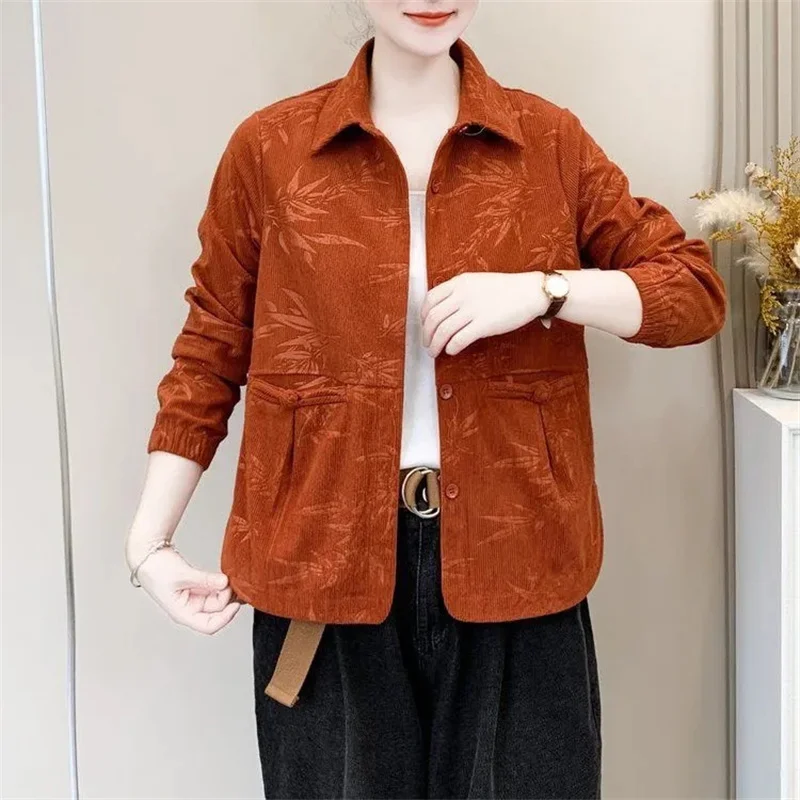 Женская Вельветовая рубашка с длинным рукавом среднего возраста