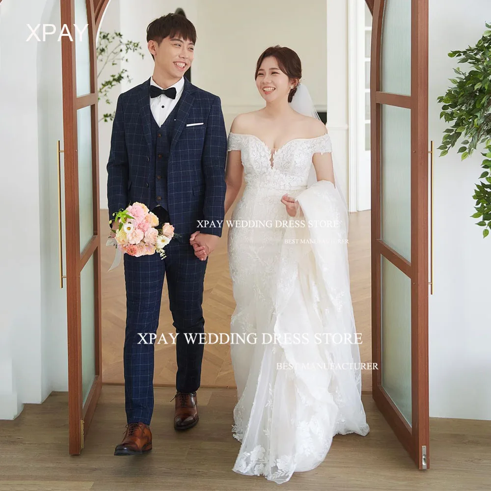 Платье свадебное кружевное в пол с коротким рукавом и открытыми плечами