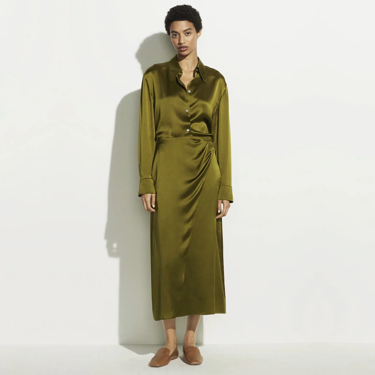 Женский Шелковый Костюм оливково-зеленого цвета рубашка/юбка средней длины