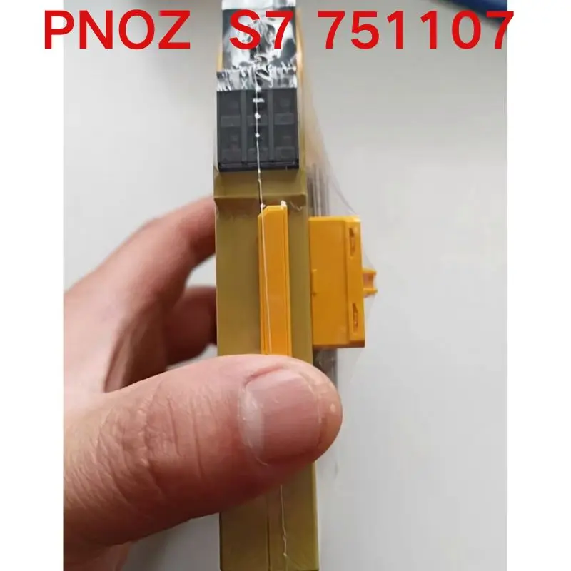 Совершенно новое реле безопасности PNOZ S7 751107