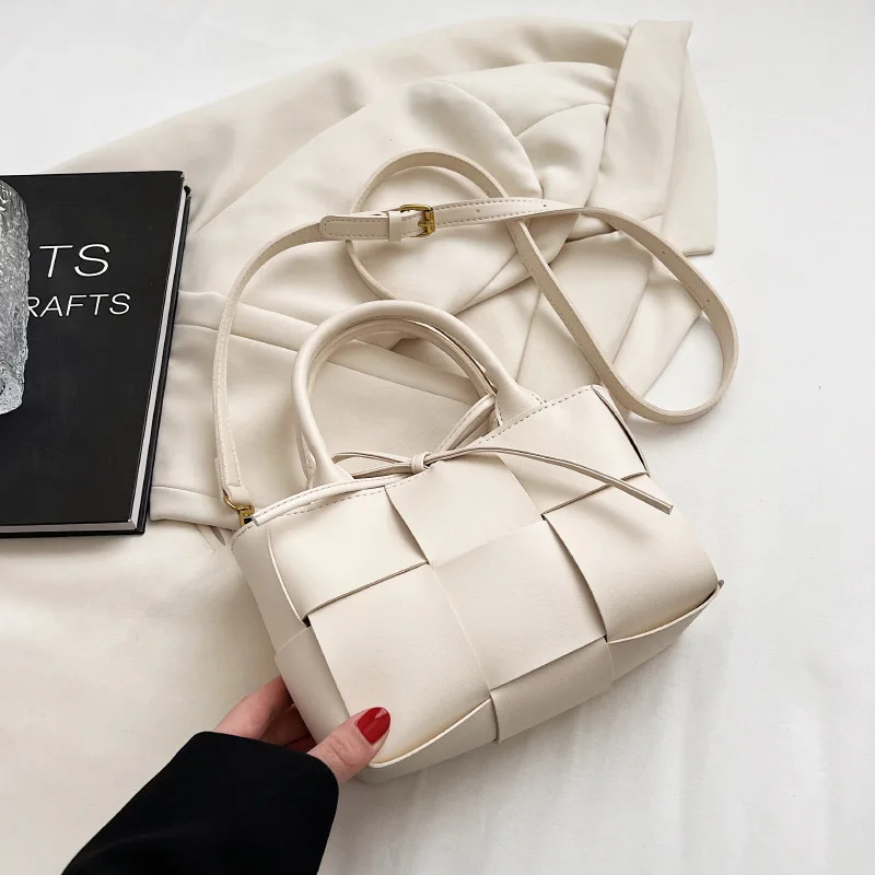 The New 2023 Women's Bag Advanced Fashion Style Satchel Simple Handbag, Simple Hand Knitted Solid Color Square Bag