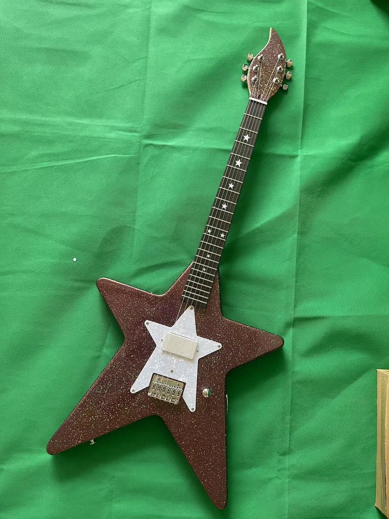 

Пятиконечная гитара со звездами, искусственная, розовое дерево, высококлассный пикап, Высококачественная редкая шестиструнная электрическая гитара