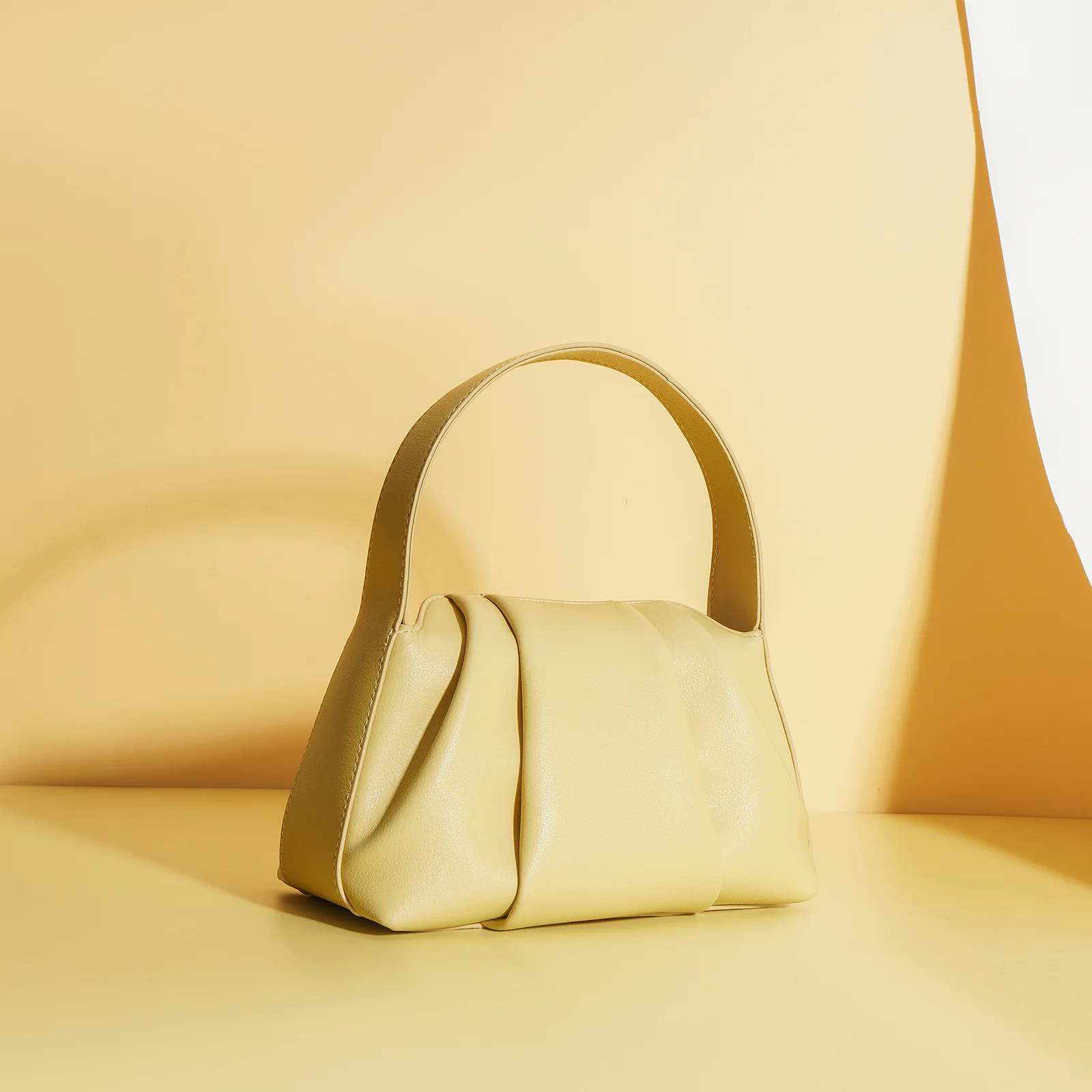 

Niche Design 2023 New Fold Cloud Cowhide Hand Bill of Lading Shoulder Crossbody Bag Female