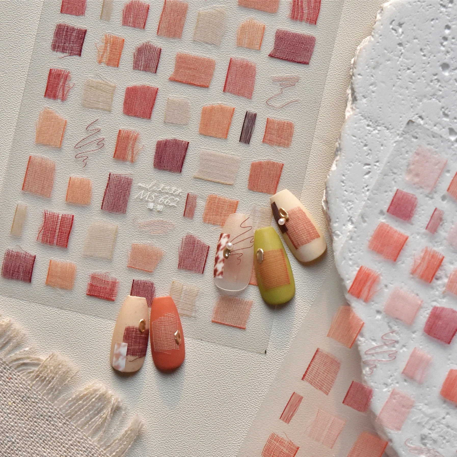 Ретро сетка с геометрическими шелковыми линиями в горошек