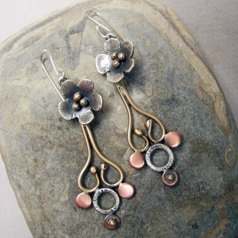 

Ретро этнические цветущие висячие серьги в форме цветка, разноцветные антикварные металлические серьги ручной работы для женщин, ювелирны...