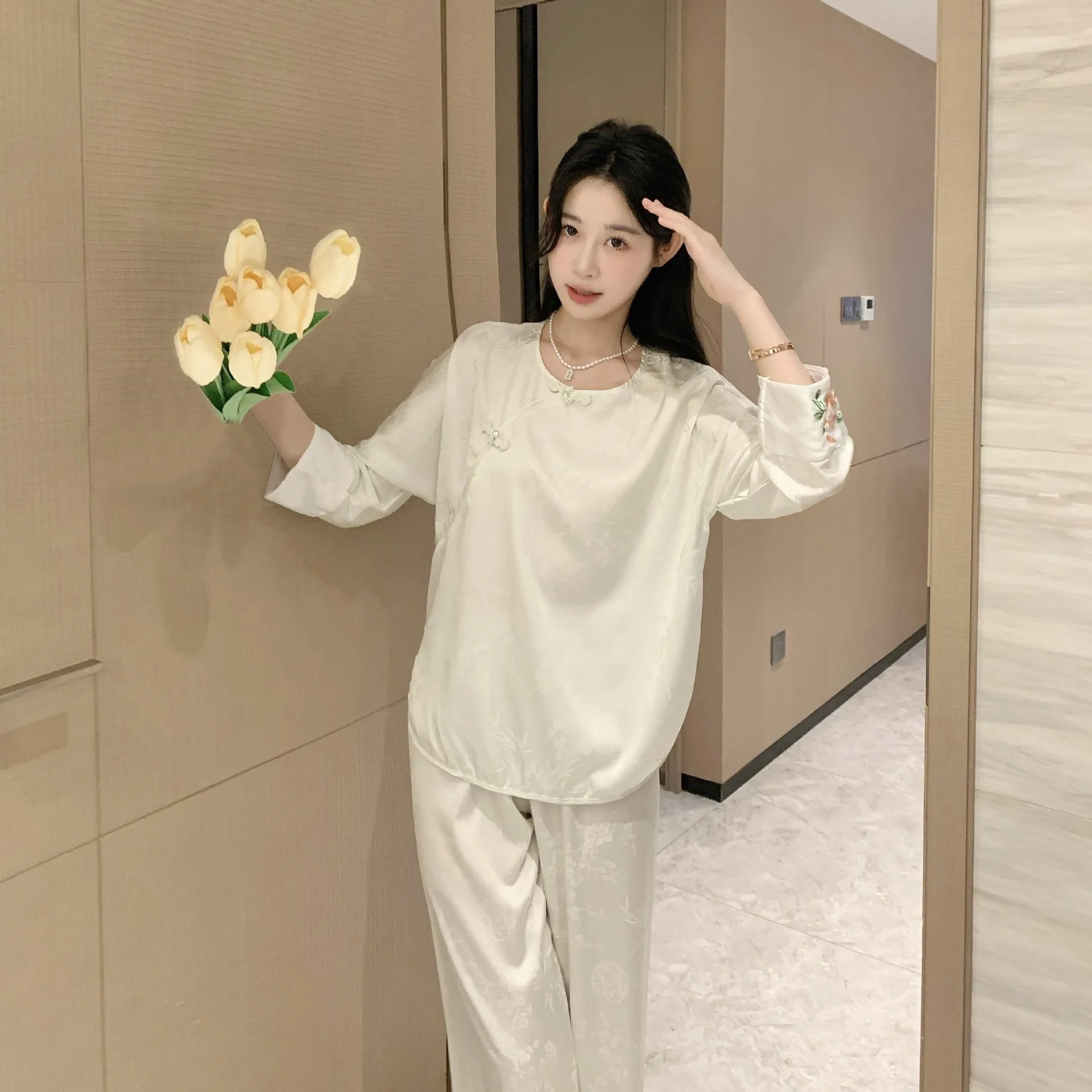 Пижамный комплект Женский из двух предметов с круглым вырезом нижнее белье