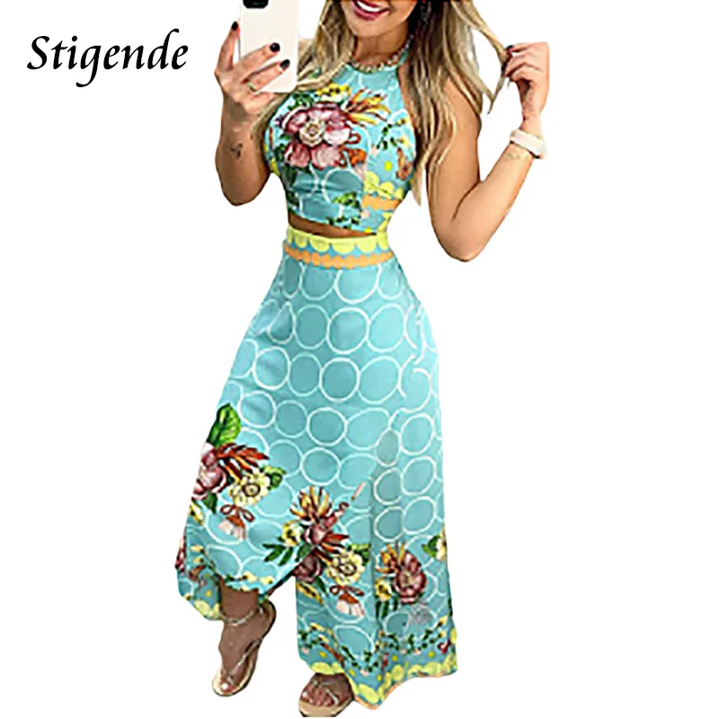 

Женский костюм-двойка с цветочным принтом, открытой спиной и лямкой на шее