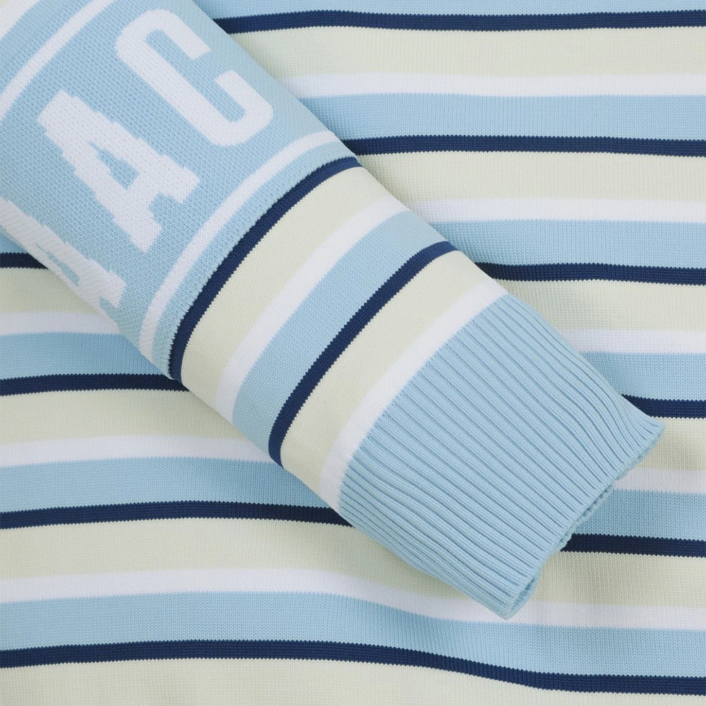 Классический и стильный роскошный женский вязаный свитер на осень. Простой