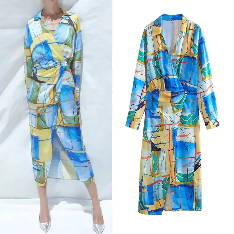 

Платье-туника с отложным воротником и длинным рукавом, на пуговицах