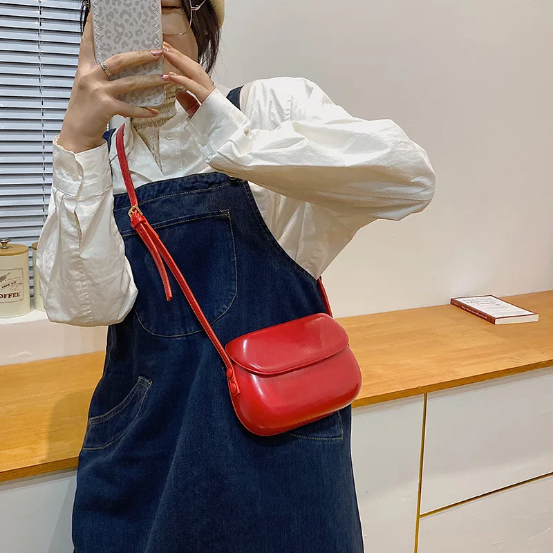 

Новинка 2022, красная сумка-седло в стиле ретро, маленькая сумка-мессенджер, Женская универсальная простая сумка для мобильного телефона, сум...