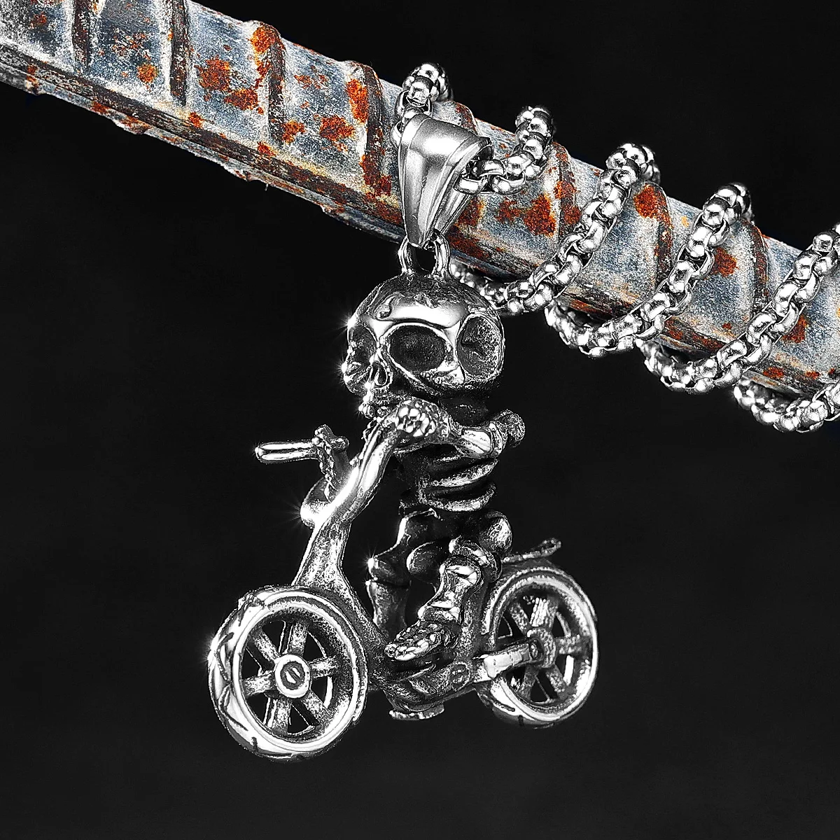 

Skull Riding Bicycle Stainless Steel Men Women Necklaces Pendants Chain Punk Trendy Fashion Jewelry Creativity Gift Wholesale