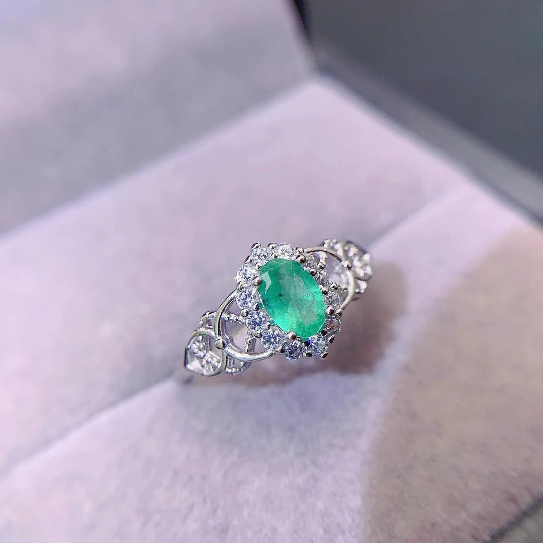 Женское кольцо из серебра 925 пробы с изумрудом покрытием 18-каратного золота