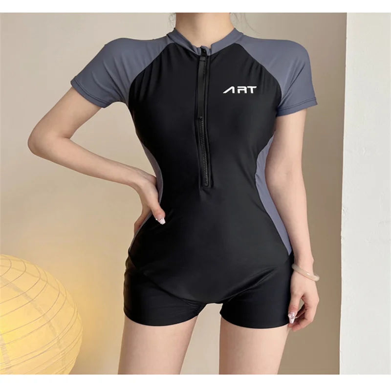 Черный купальник в спортивном стиле сексуальное бикини цельный женские тренд 2024.