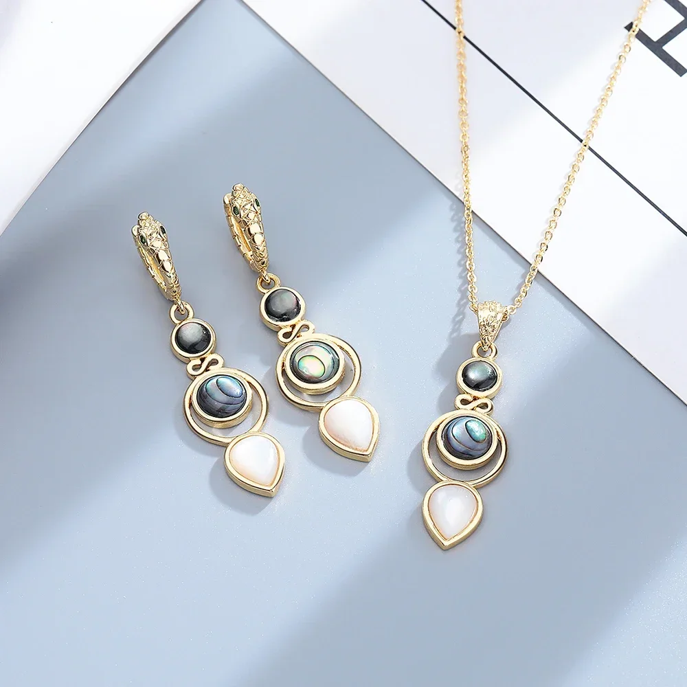 Женские серьги-кольца в виде ракушек