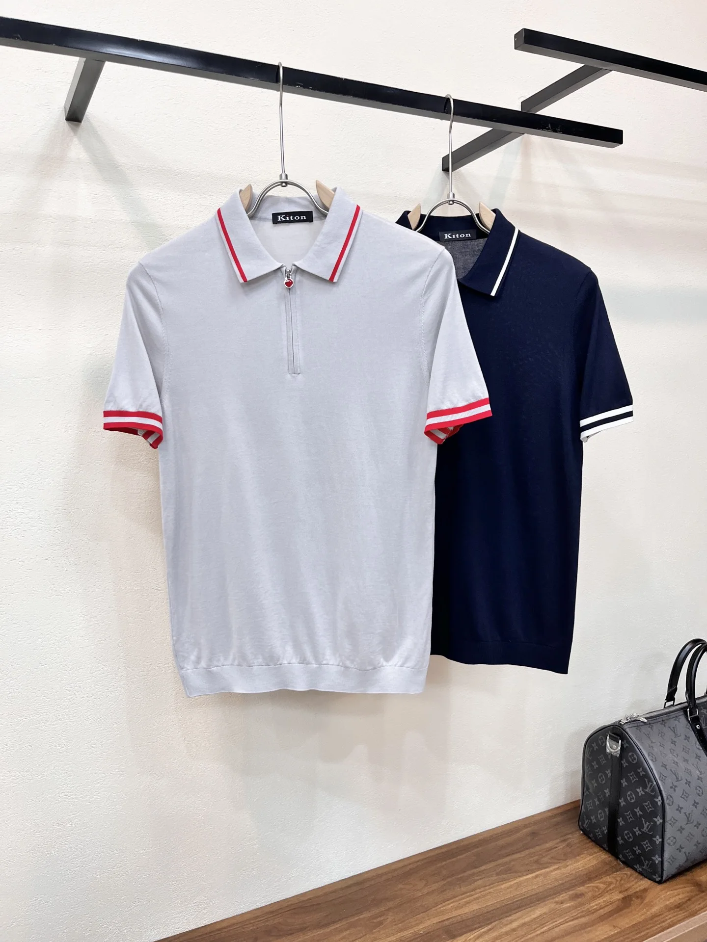 Фото Итальянская трикотажная рубашка-поло Kiton с короткими рукавами и воротником из лиоцелла №2
