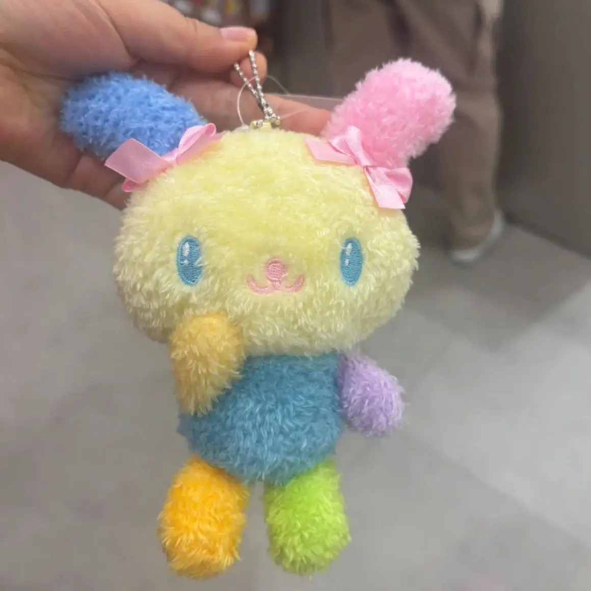 Фото Плюшевая игрушка-брелок Usahana Sanrio: розовый двусторонний бант, мультяшный дизайн, милый аксессуар для рюкзака, подарок на День рождения или праздник для друзей №5