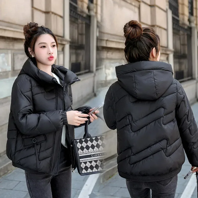 Женская куртка-пуховик на хлопковом наполнителе короткая парка с капюшоном в