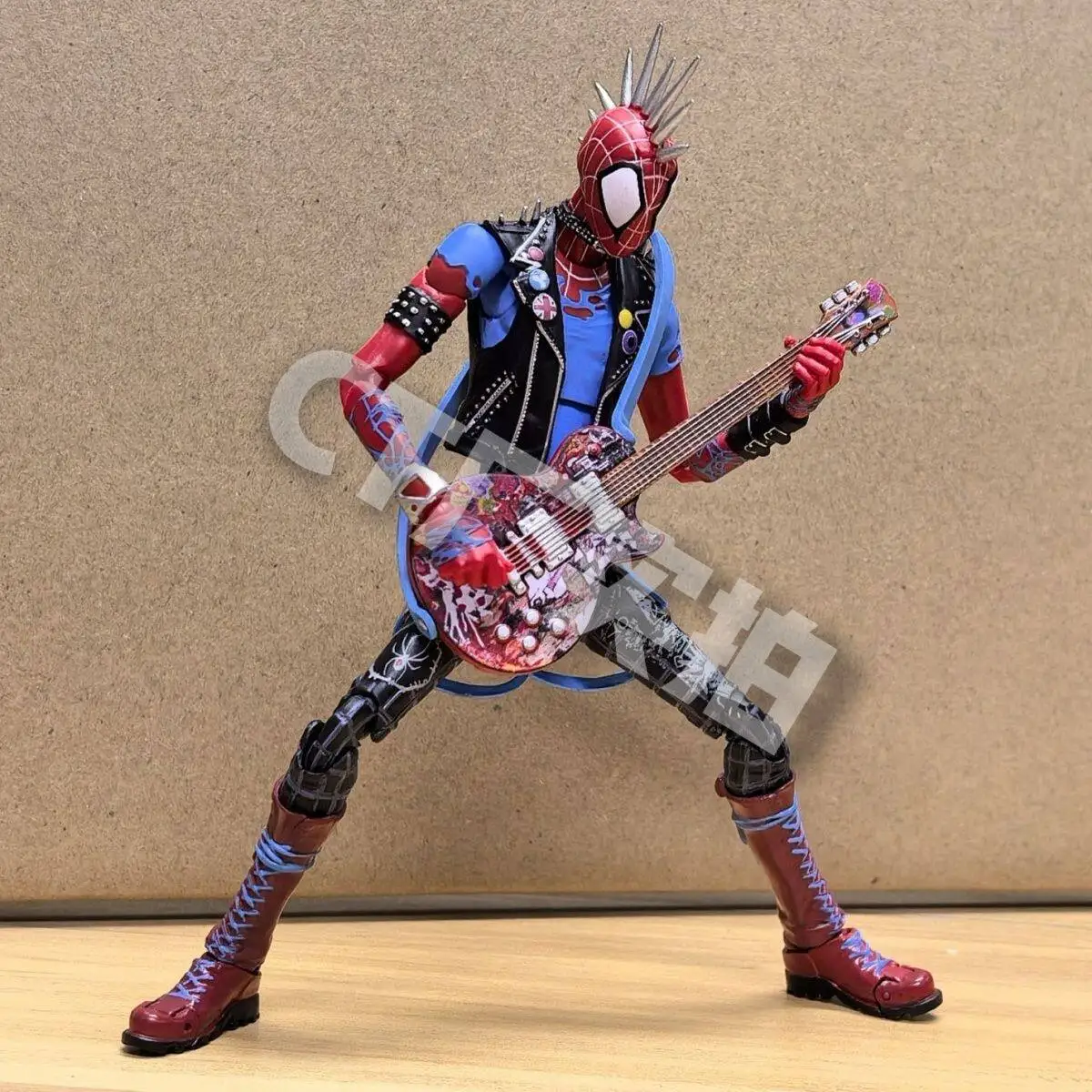 Фото В наличии: Коллекционная фигурка SHF Spider Punk Hobie Brown, 16 см, с гитарой и аксессуарами, для фанатов, подарок, коллекционная модель №3