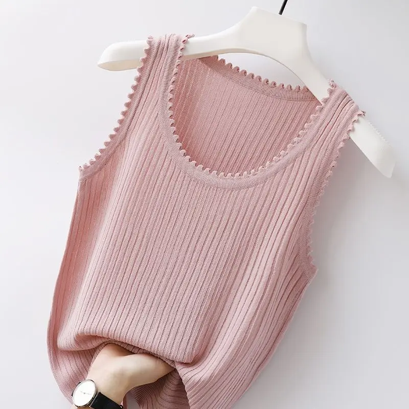 Майка женская трикотажная с волнистыми краями и круглым вырезом