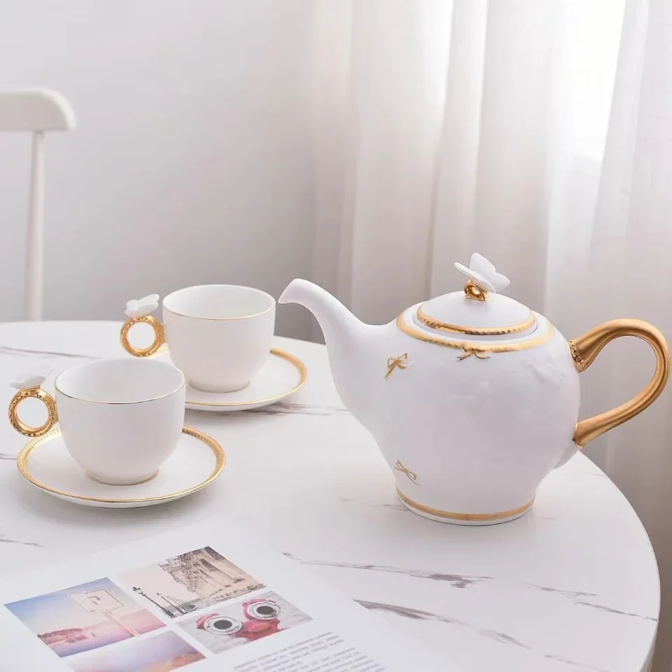 Итальянская рельефная одинарная чашка с Ларри и блюдце большая тиснением для