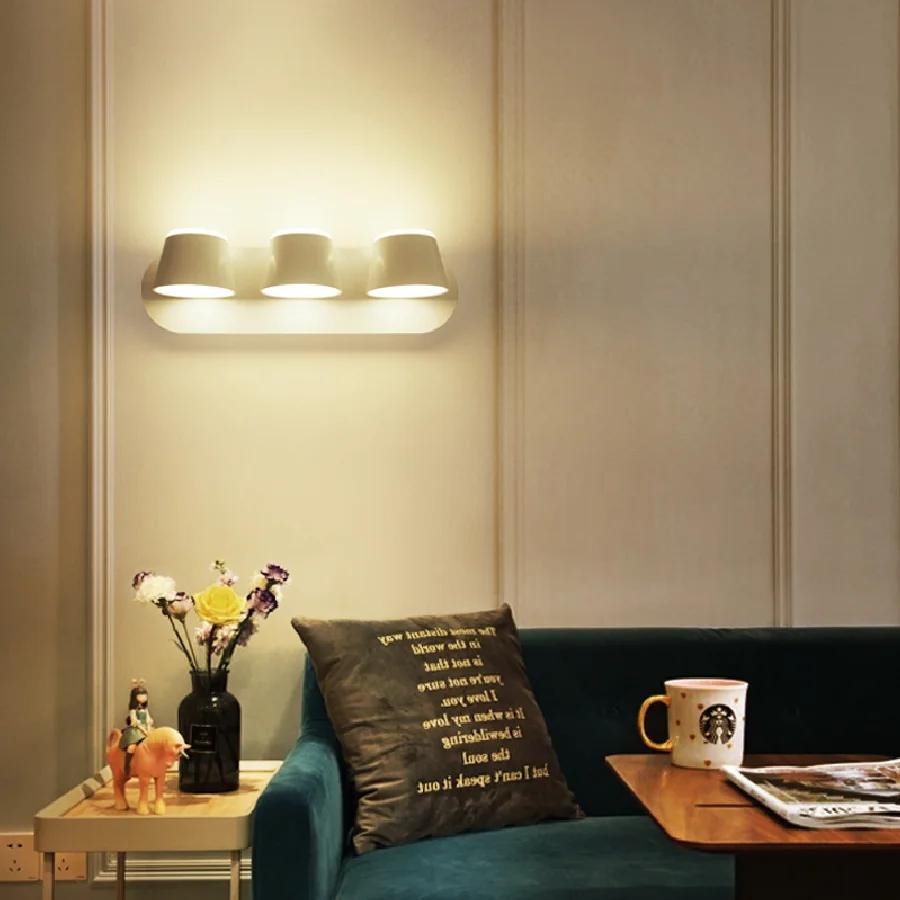 

Современная светодиодная комнатная настенная лампа, приглушаемый светильник с 3 головками, прикроватное освещение для чтения, металлическ...