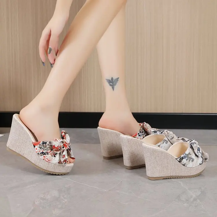 Шлепанцы женские на платформе сандалии высоком каблуке пляжные шлепанцы