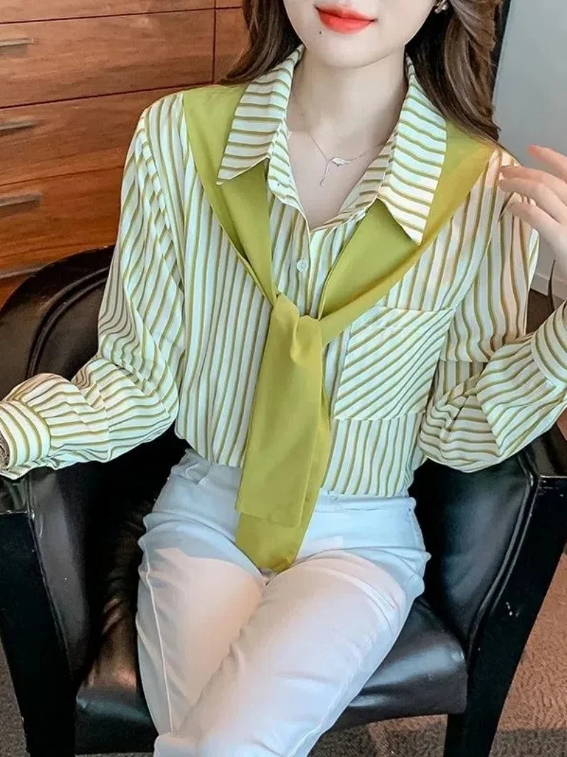 Fake Two Pieces Vertical Stripes Shirts Women 2023 Autumn New Women clothes Loose Lapel Special Sle Long sleeve Top Fashion