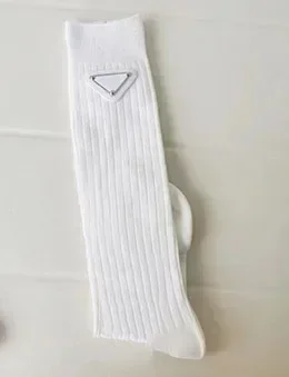 Носки с треугольной этикеткой