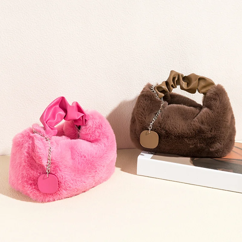 

Новинка Мягкая Плюшевая сумка для женщин 2022 осень и зима модная однотонная сумка на плечо женские сумки Хобо с рюшами на цепочке