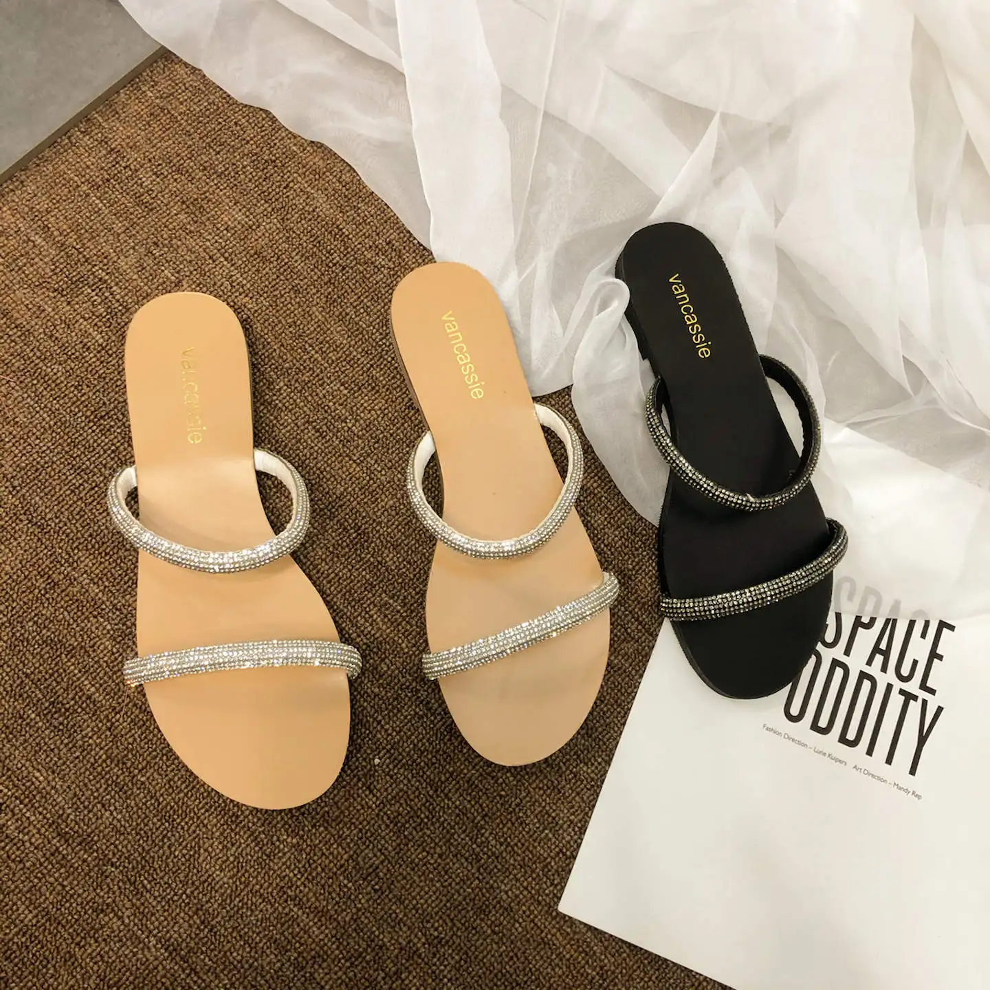 2022 summer new fairy wind one word with rhinestone flat bottom set-toe sandals and slippers simple temperament sandals