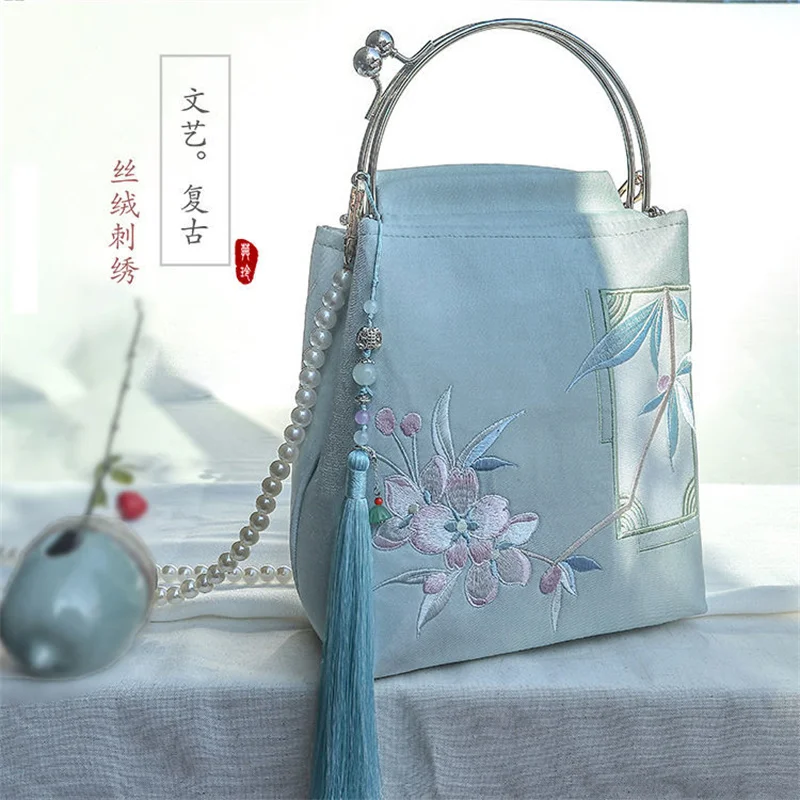 

2022 New Chinese Antique Women's Embroidered Handbag Fashion Messenger Bag