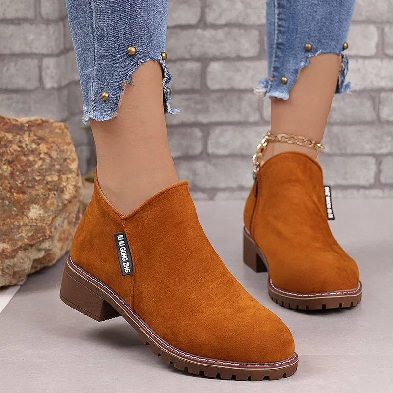 

Женские замшевые ботинки челси на среднем каблуке, модные брендовые ботинки на массивном каблуке, зимние дизайнерские гладиаторские ботинки на молнии, туфли-лодочки, 2024