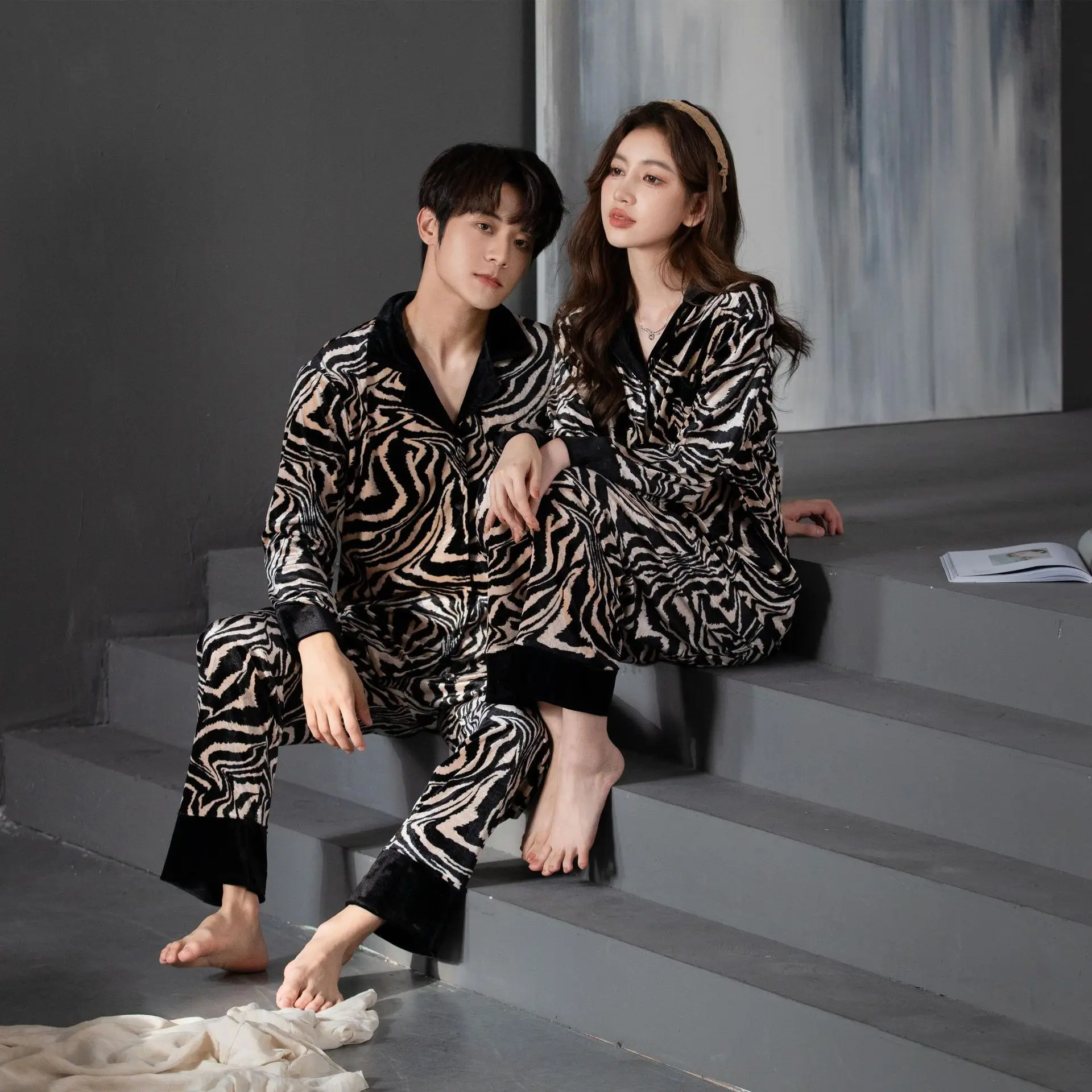 

[Zebra patterned couple pajamas] Home wear Golden velvet autumn and winter high-end warm and lazy style pajamas