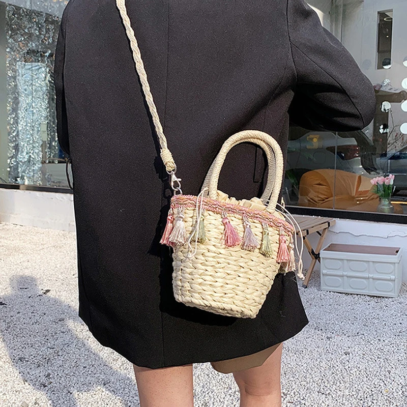 Fashion Women Shoulder Bag Rope Straw Bale Handbags Woven Small Tote Bag Tassels Handmade Beach Bags Rattan Bucket Crossbody Bag