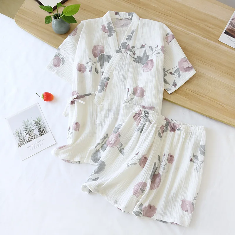 

Пижама-кимоно Женская в японском стиле, тонкая Хлопковая пижама из крепа с V-образным вырезом, тонкая свободная одежда для отдыха с цветочны...