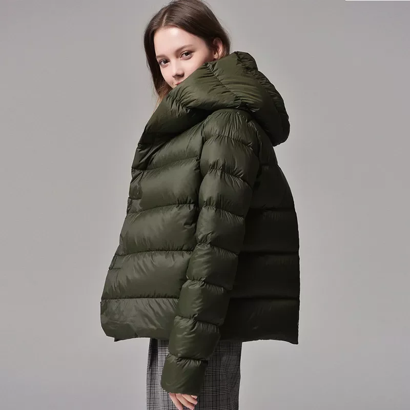 

Парка женская коротсветильник с капюшоном, на белом утином пуху