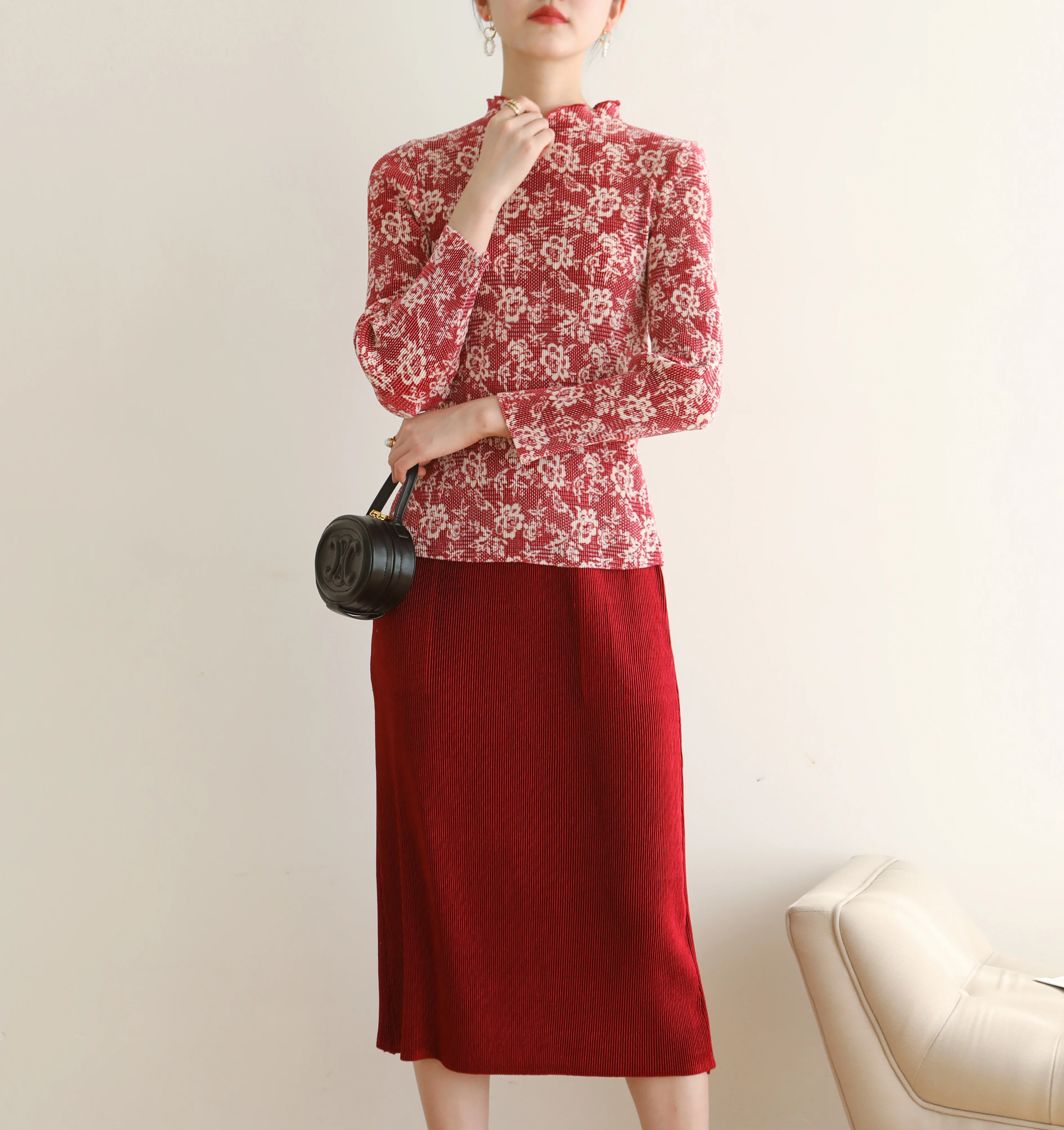 Manufacturers directly supply 2023 autumn/winter/spring Miyake fold vintage Hong Kong style floral fleece skirt set