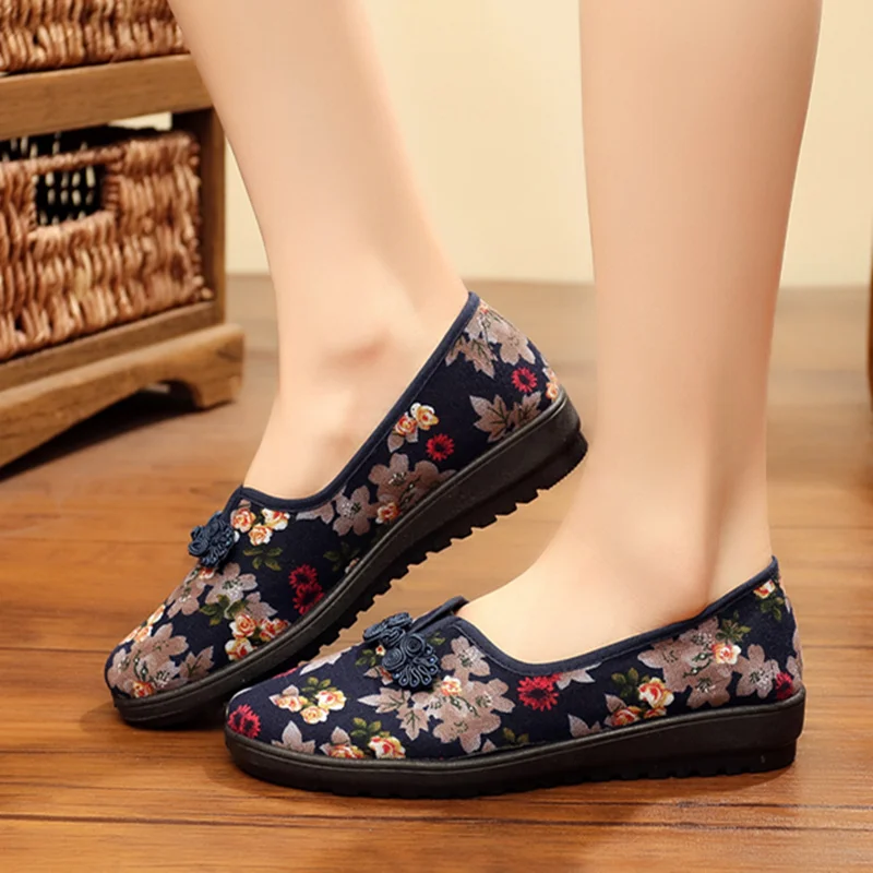 Women's Ethnic Style Embroidered Shoes Soft Bottom Non-Slip Middle-aged Flat Mom Shoes Female Old Beijing Cloth Shoes
