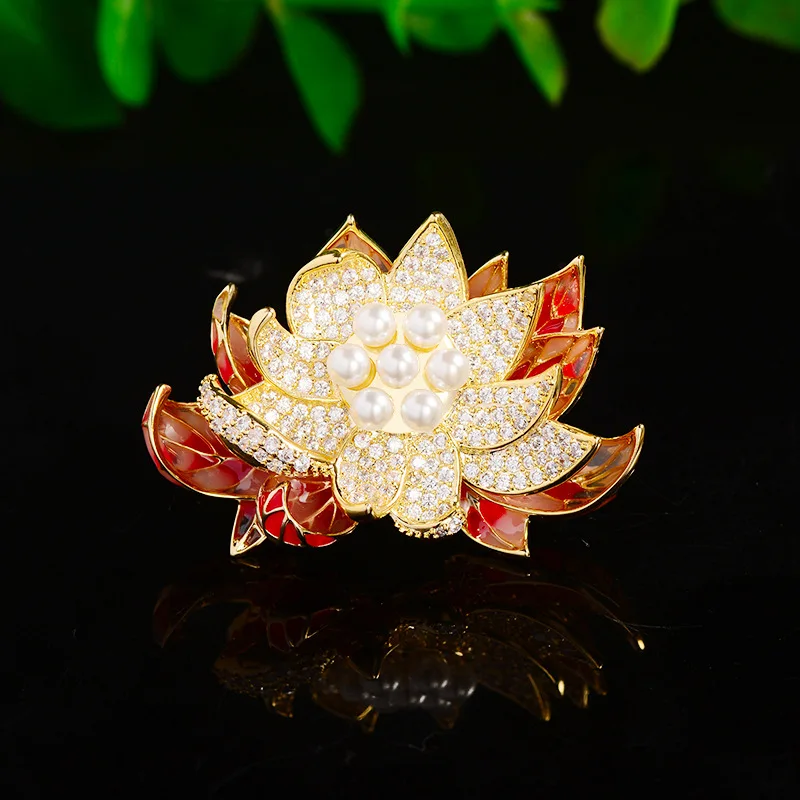 

Fashionable Lotus Brooch Enamel Plant Flower Broochpins for Woman Delicate Imitation Pearl Floral Corsage High-end Accessories