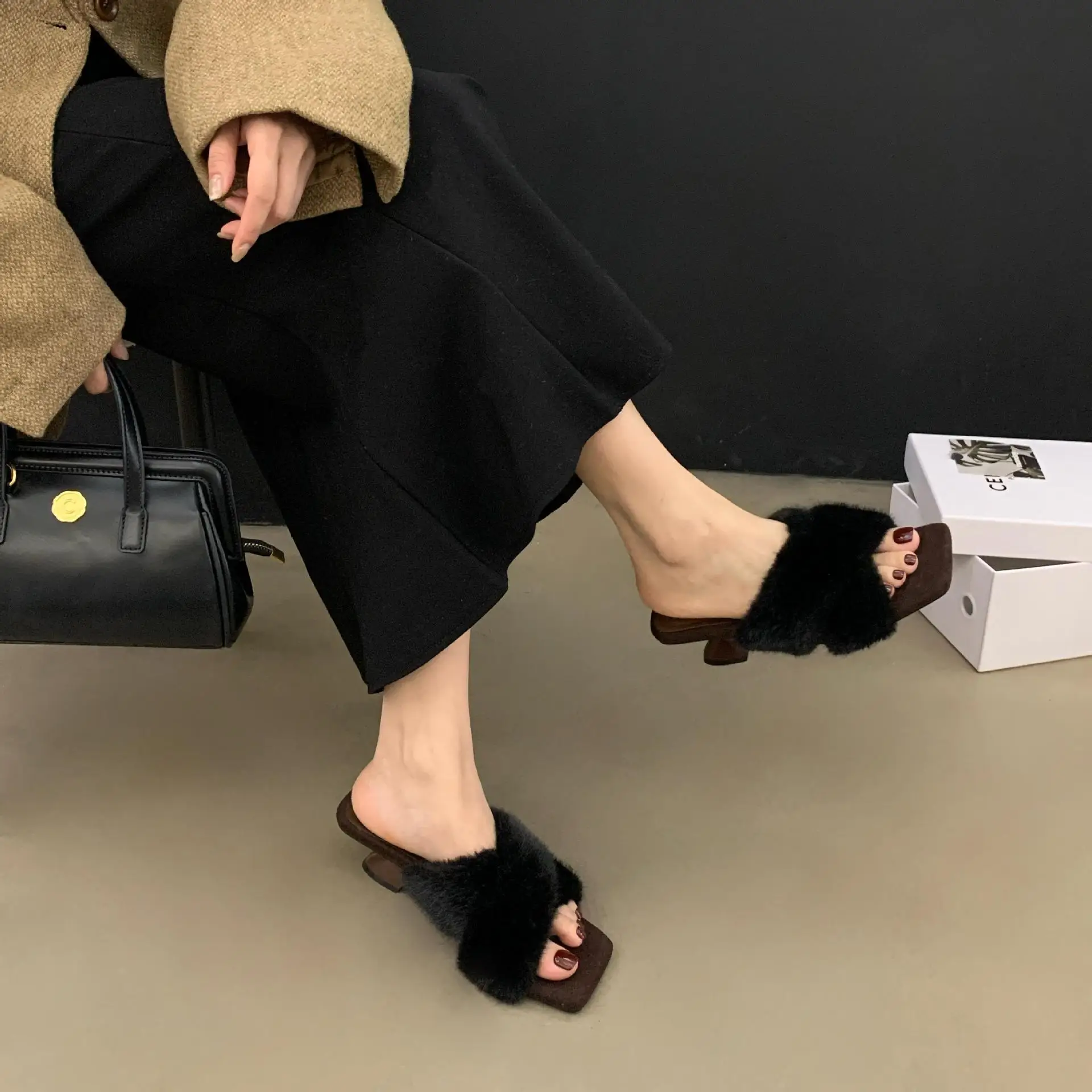 Леопардовая обувь плюшевые тапочки для взрослых из флока женские шлепанцы с