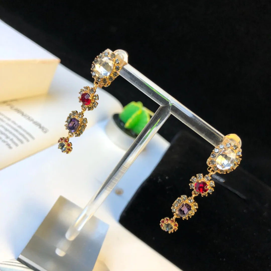 

European and American fashion simple luxury color zircon ear clip