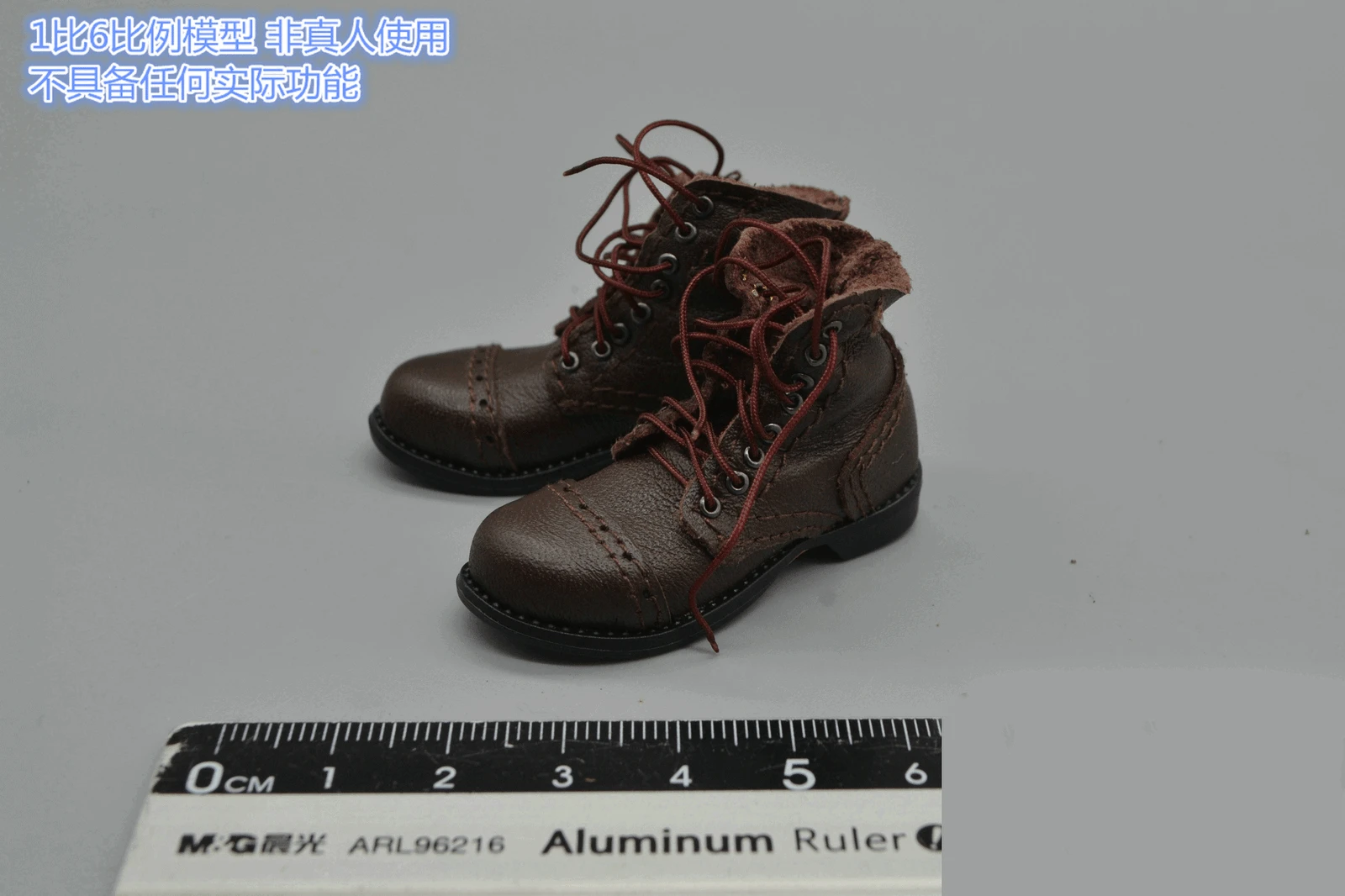 

Модель ботинок с вырезами в масштабе A80144 1/6