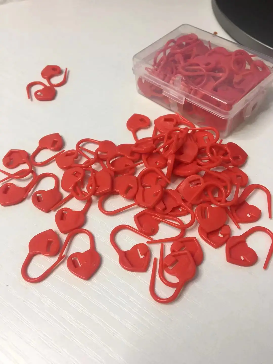 50pcs Heart Shaped Stitch Markers Plastic Knitting Crochet Locking Holder Needle Sewing Accessories |