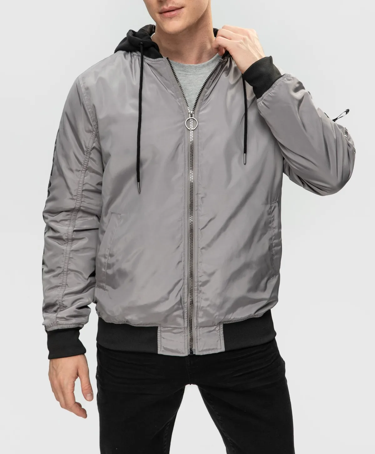 Куртка-бомбер мужская легкая ветрозащитная на молнии с капюшоном