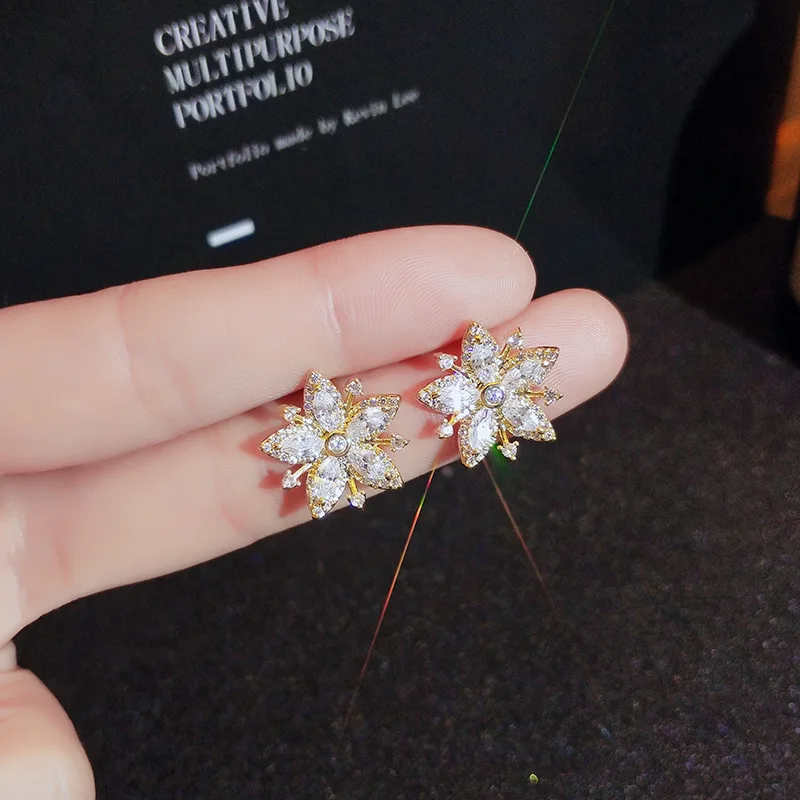 

Новые серьги в виде цветка из циркония, модные женские темпераментные красивые ювелирные изделия, простые милые женские серьги из 14-каратно...