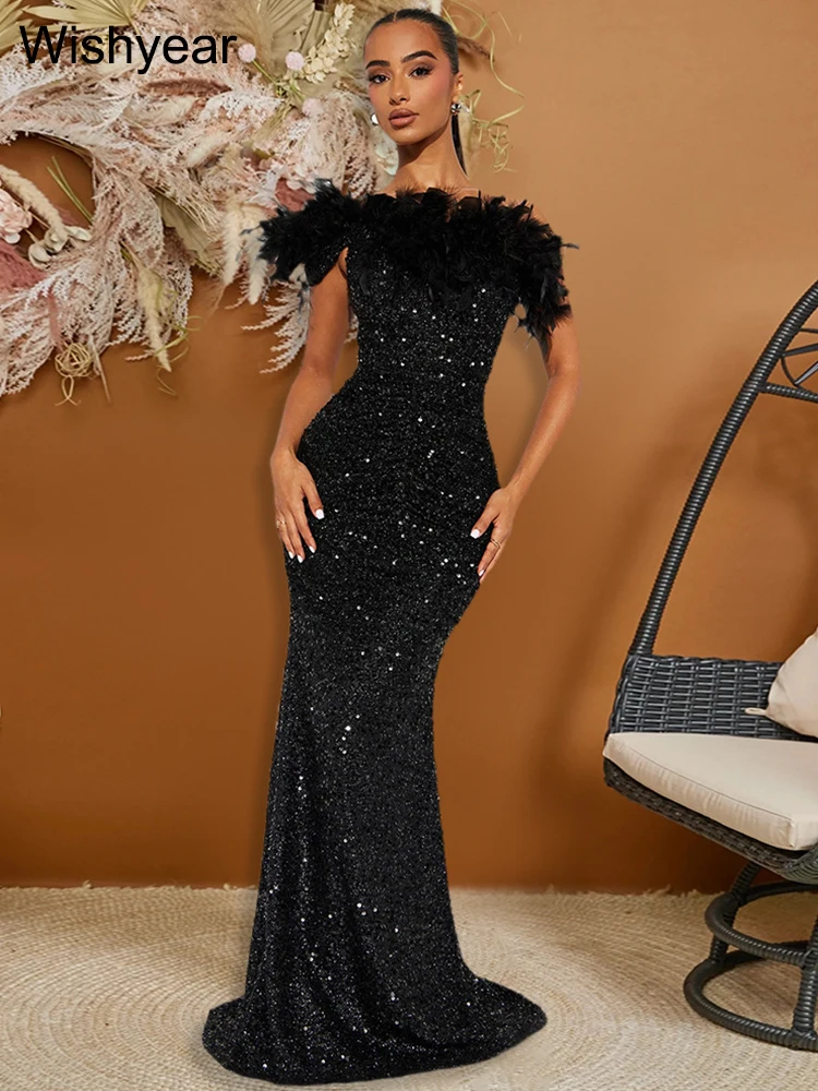 Платье длинное фиолетовое с блестками и перьями