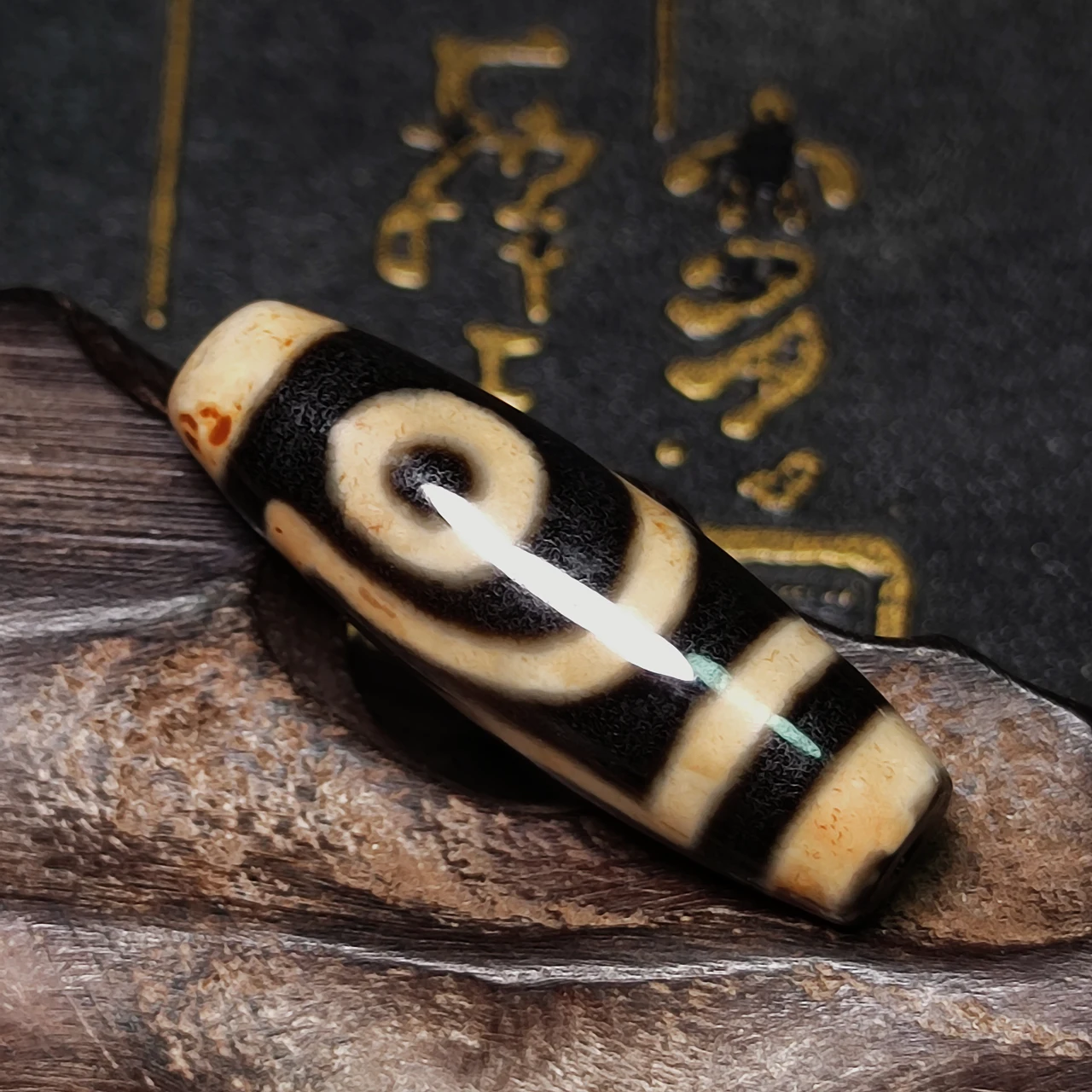 

Tibet Feng Shui Black/White 2 Eyes Cross Buddha Totem 12*38mm Weathering Agate Dzi Beads Men&Women Jewelry DIY Free Shipping
